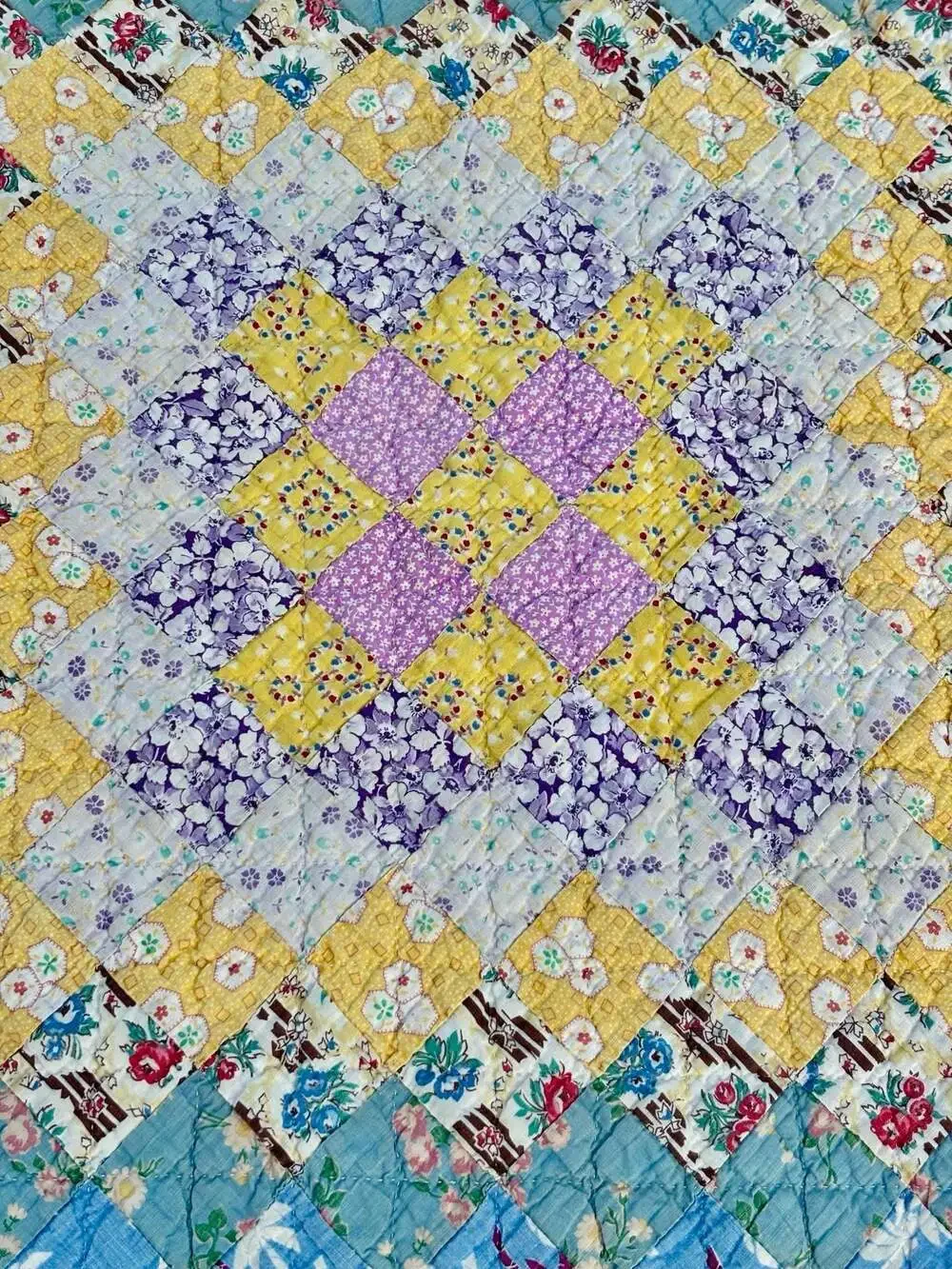Vintage 70-80s Trip Around The World Patchwork hand-Quilted Cotton quilt